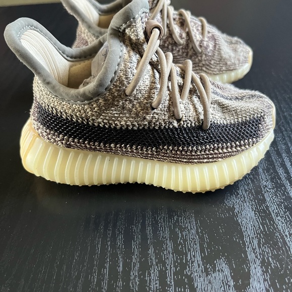 YEEZY BOOST 350 Toddler shoes - Picture 2 of 5